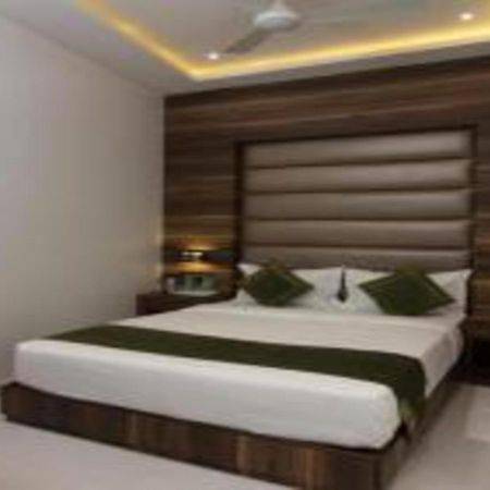 Hotel Meriton Mumbai International Airport T-2 Dış mekan fotoğraf