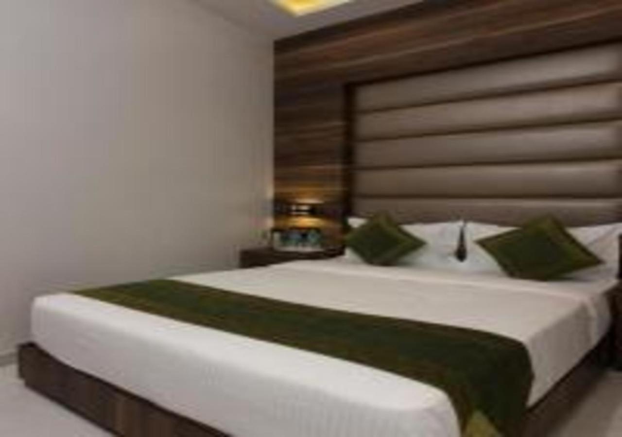 Hotel Meriton Mumbai International Airport T-2 Dış mekan fotoğraf