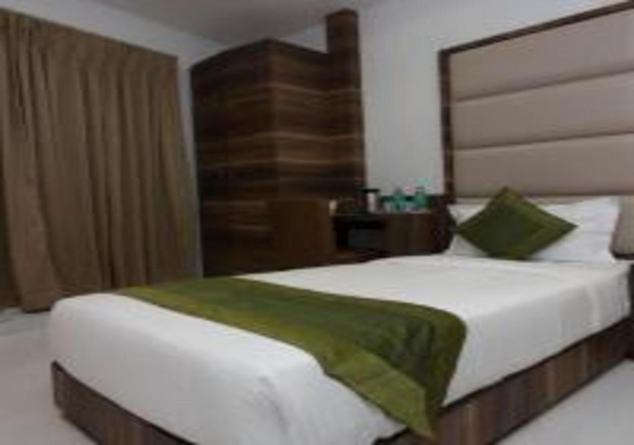 Hotel Meriton Mumbai International Airport T-2 Dış mekan fotoğraf