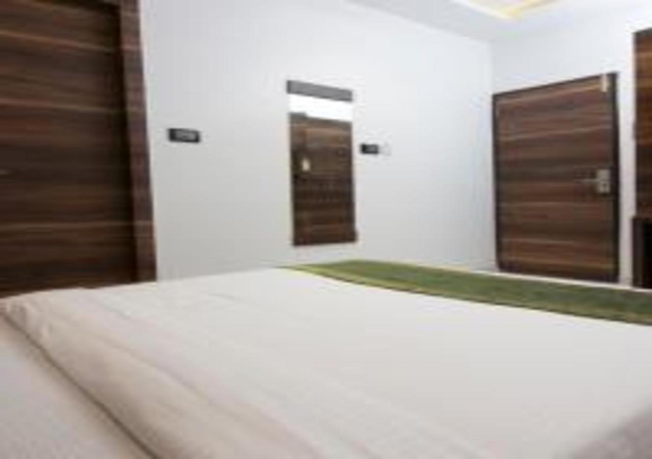 Hotel Meriton Mumbai International Airport T-2 Dış mekan fotoğraf